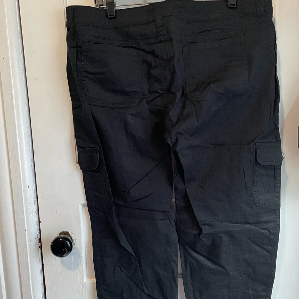 Faded Glory Black Cargo Pants with Tapered Legs - Picture 7 of 8